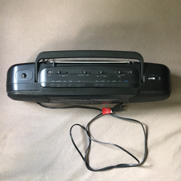 RCA radio and tape player - Picture 3 of 6